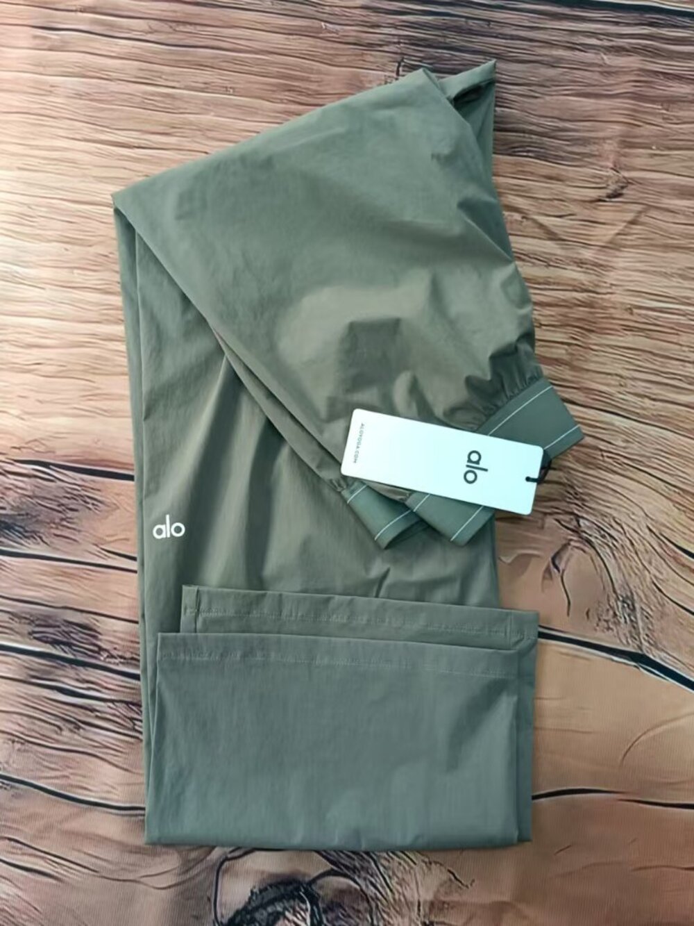 🎄Alo Yoga Suit Up Trouser Olive Color (Regular Version) - Picture 2 of 5